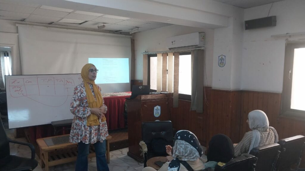ورش عمل متواصلة لتأهيل الطلاب في مهارات تدريس الرياضيات باللغة الإنجليزية